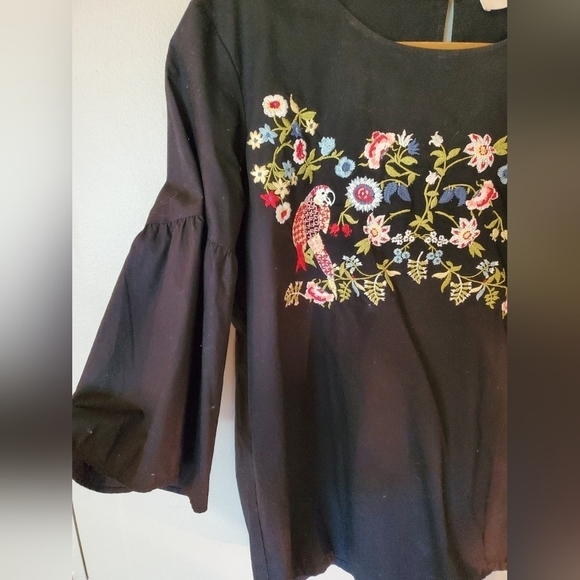 💮 Retired LOFT Embroidery Shirt 💮 - Picture 2 of 5